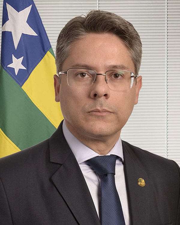 Retrato de Alessandro Vieira